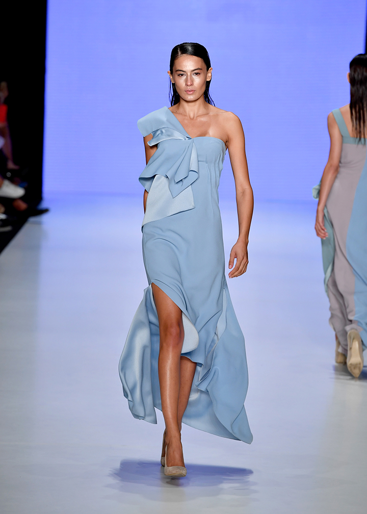 ISTANBUL, TURKEY - SEPTEMBER 15: A model walks the runway at the Cigdem Akin show during Mercedes-Benz Istanbul Fashion Week September 2017 at Zorlu Center on September 15, 2017 in Istanbul, Turkey. (Photo by Alexander Koerner/Getty Images for IMG)