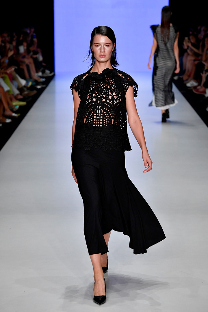 ISTANBUL, TURKEY - SEPTEMBER 15: A model walks the runway at the Cigdem Akin show during Mercedes-Benz Istanbul Fashion Week September 2017 at Zorlu Center on September 15, 2017 in Istanbul, Turkey. (Photo by Alexander Koerner/Getty Images for IMG)